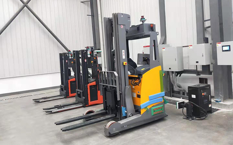 Intelligent Warehousing Center