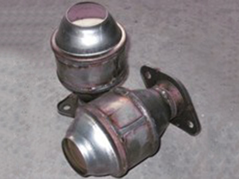 2.0L面包乘用车前级催化转化器