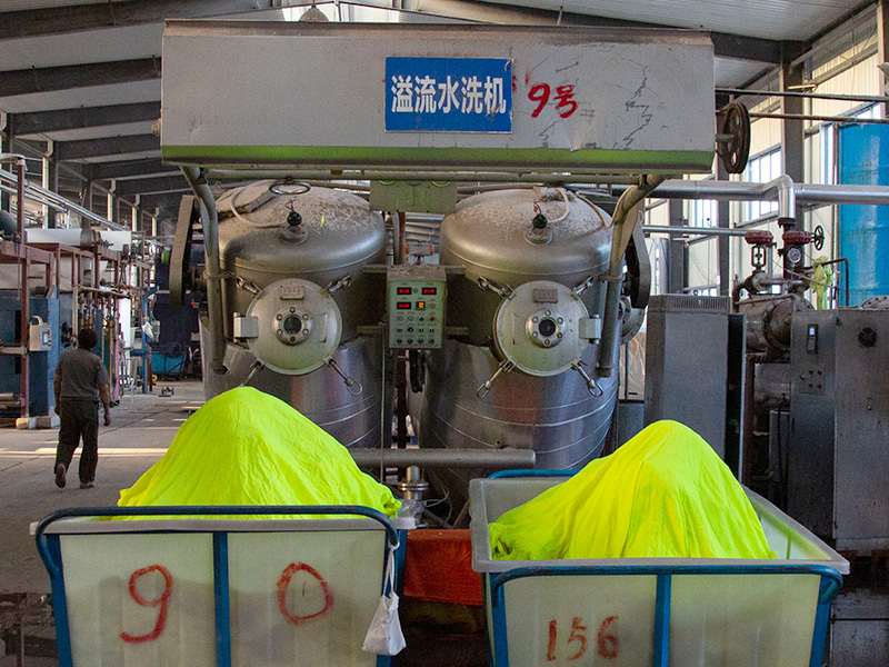 Overflow dyeing machine