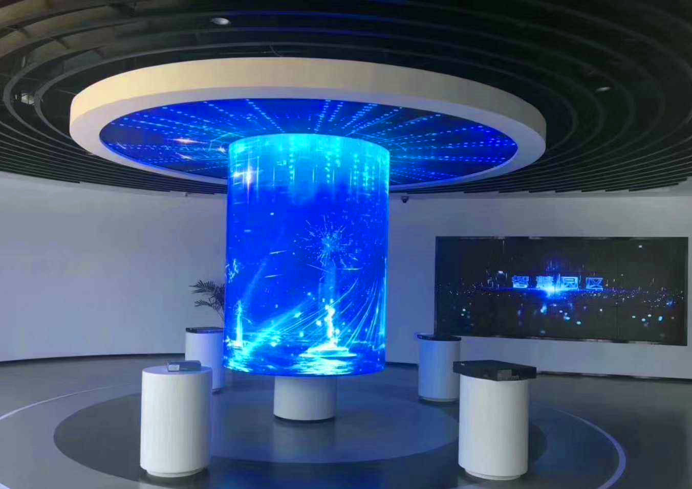 How to furnish your showroom with LED display ?