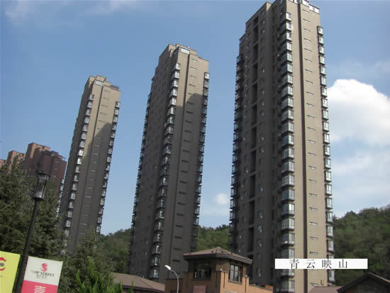 青云映山