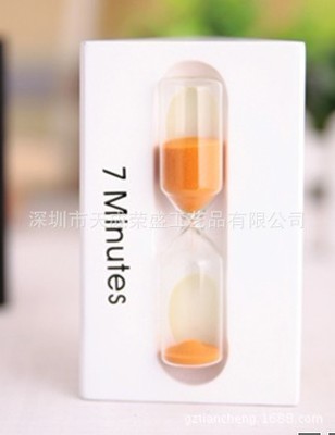 Hot sale recommended plastic crafts hourglass plastic triangle hourglass 25 minutes oversized plastic hourglass