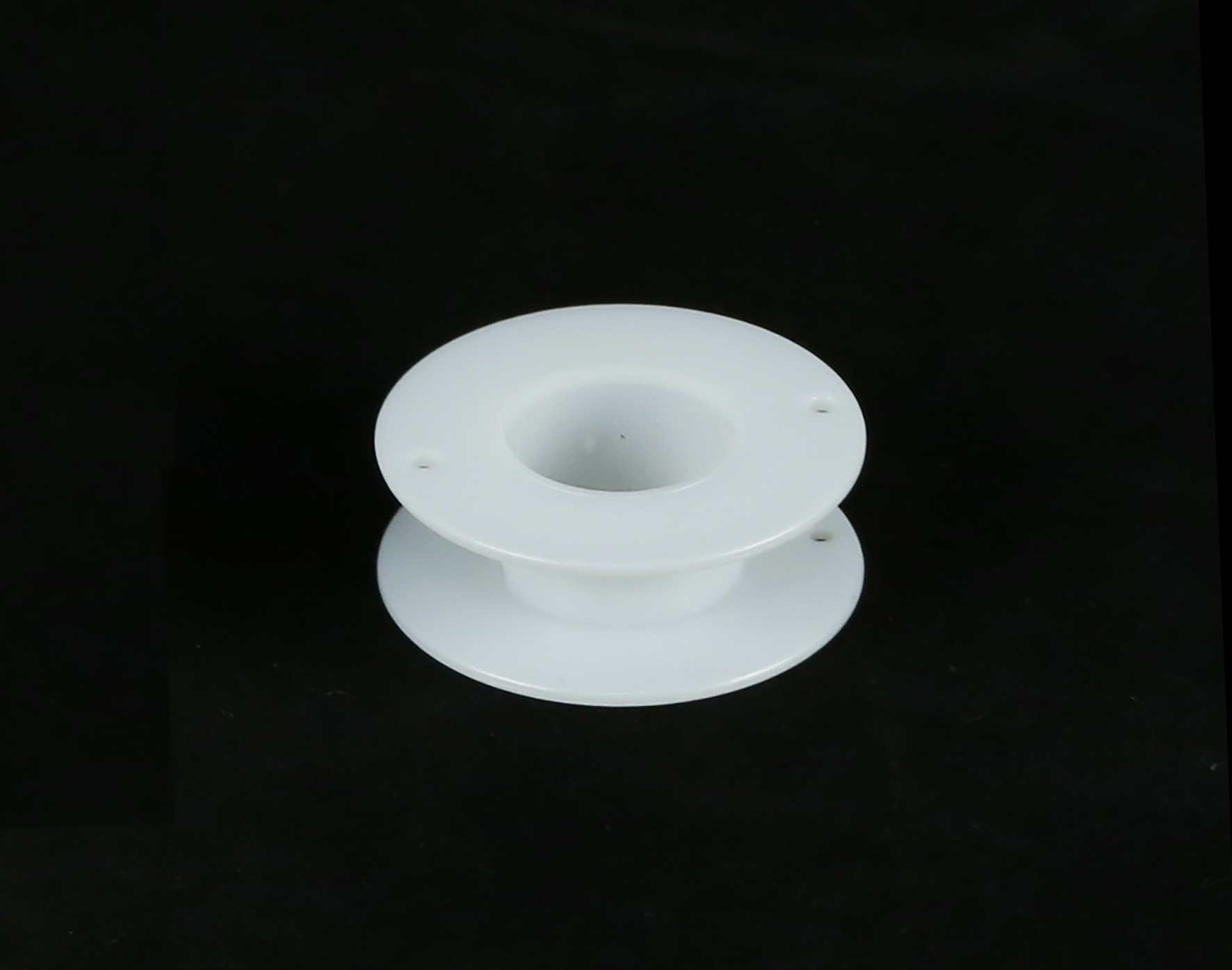 Plastic spool and cross spool
