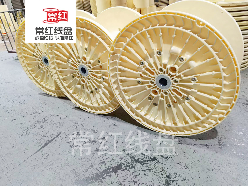 The combination wire reel prevents wires from tangling.