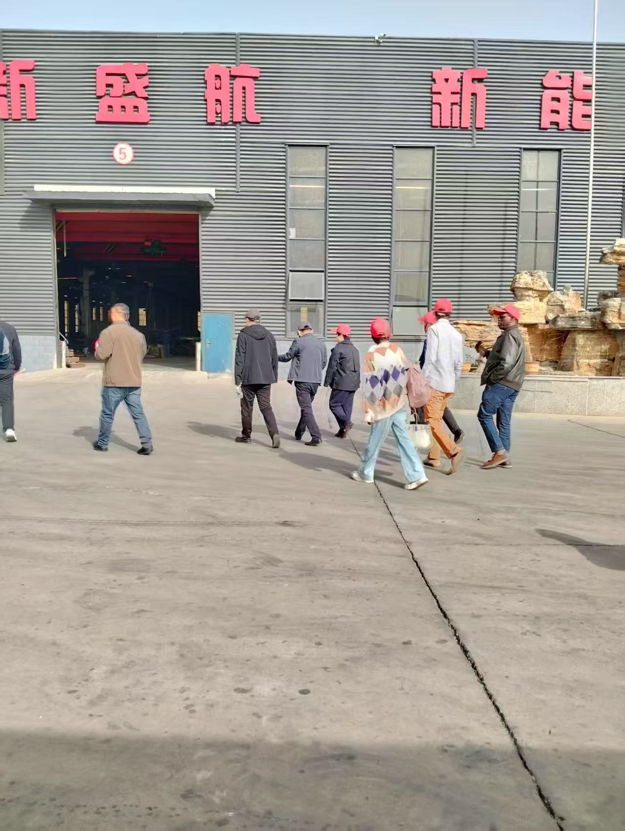 Welcome Dogo's foreigners to visit our factory