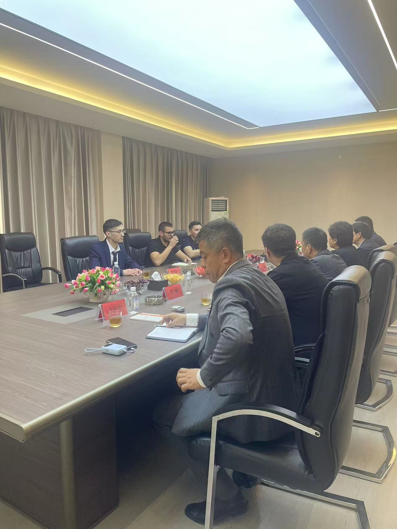 Welcome Uzbekistan's Customer to Visit Our Factory