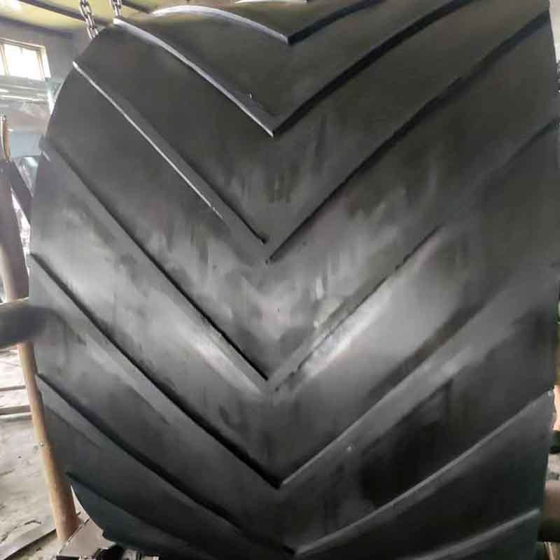 Cinta transportadora con patrón (chevron)