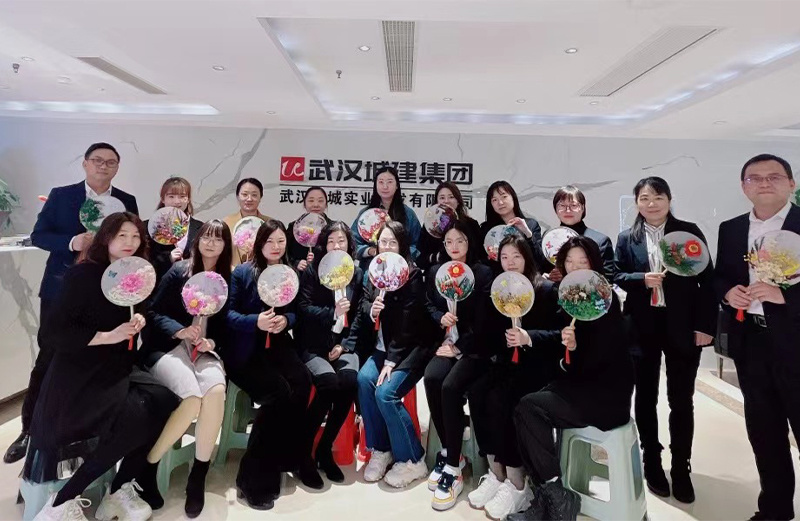拥抱春天 尽扇尽美 ——记“三·八”女神节手工DIY活动