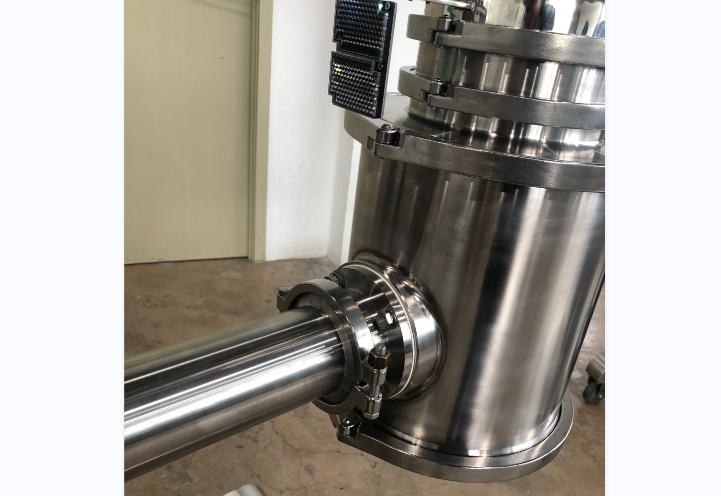 喜讯：印度客户定制的K200C/KF200C粉碎筛分机FAT已经完成，准备发货。