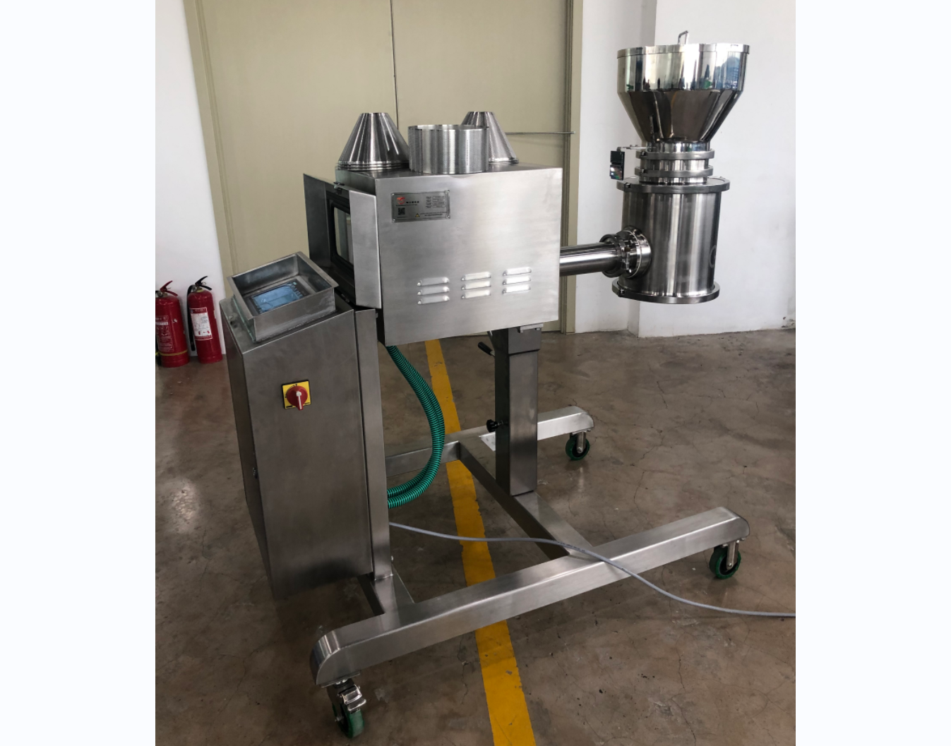喜讯：印度客户定制的K200C/KF200C粉碎筛分机FAT已经完成，准备发货。
