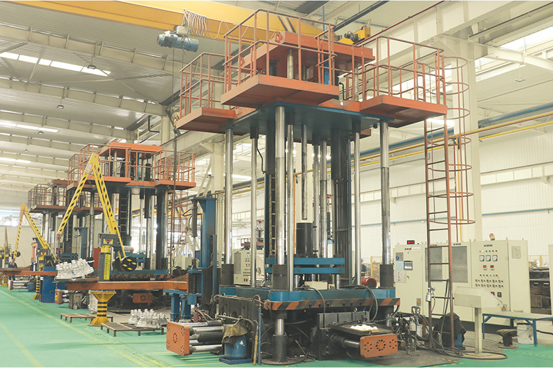 800KG低壓鑄造機