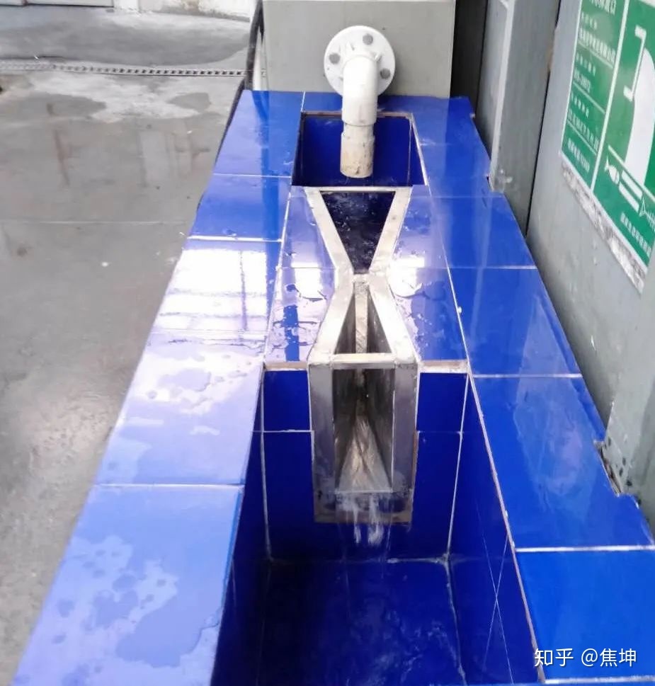 巴歇尔槽