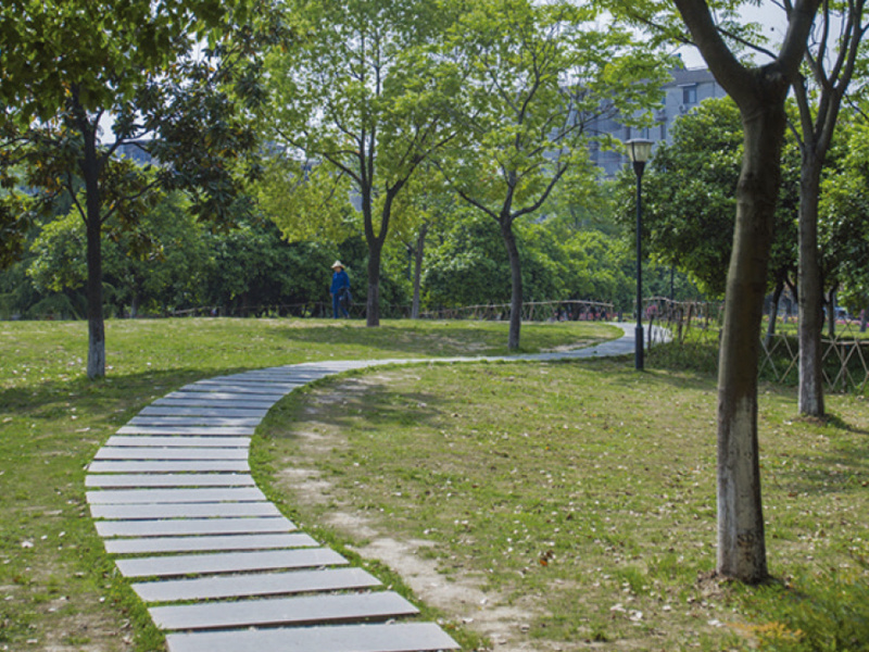 青山南干渠游园 工业路至工业一路示范段
