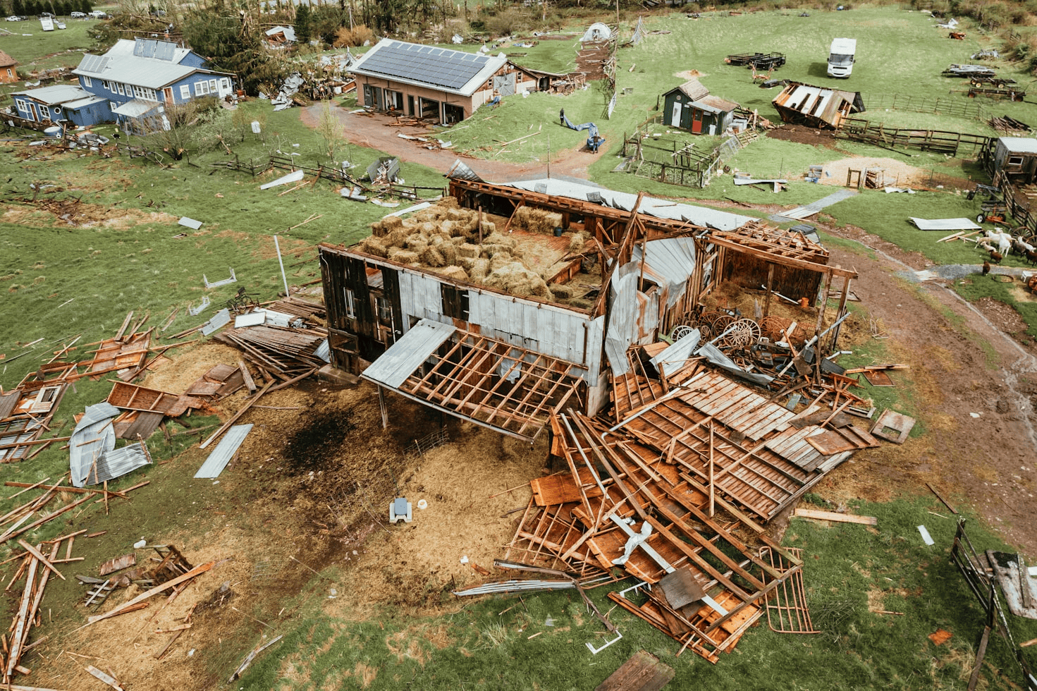 What Makes YOUR Roof Hurricane Resistant? The Critical Advantages of Stone Coated Metal by JHL ROOF