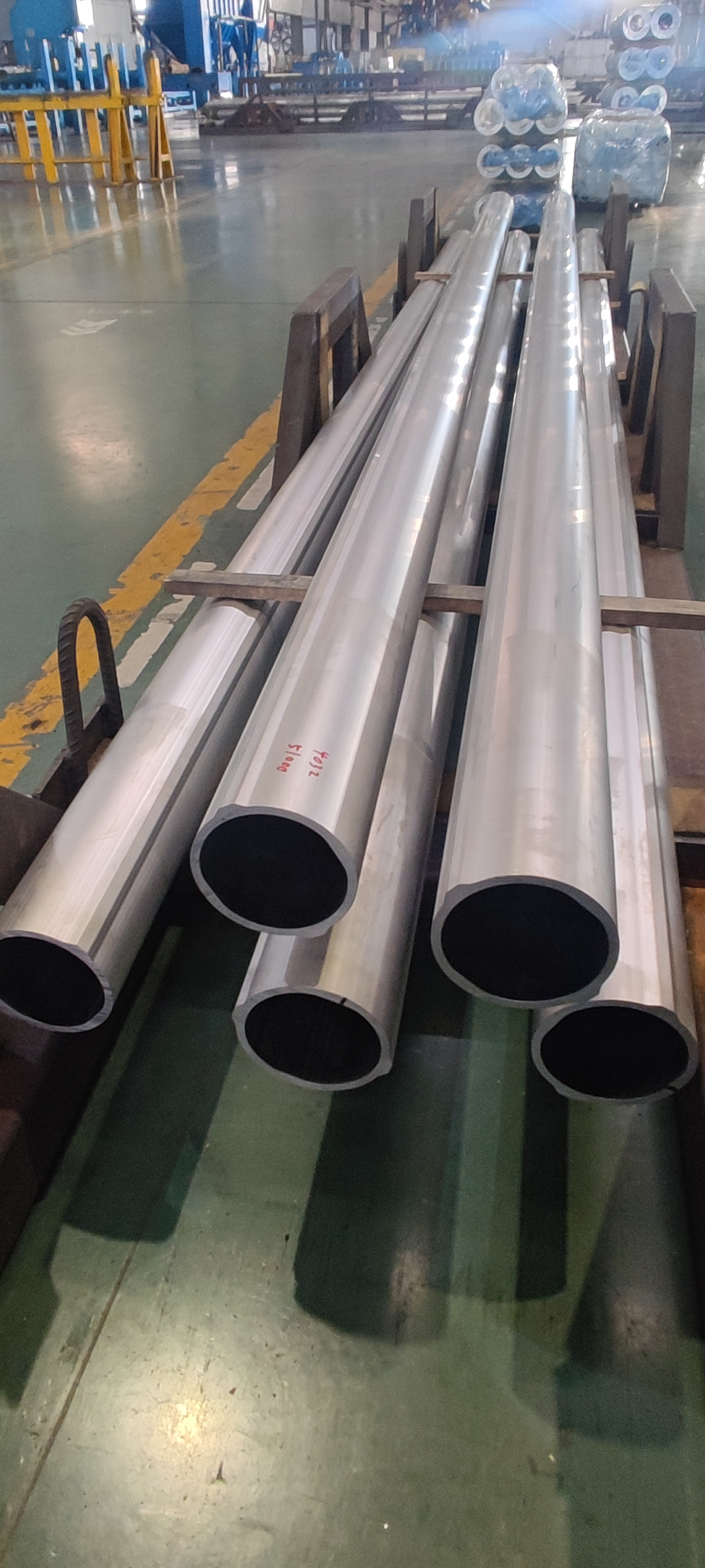 Seamless pipe 4032