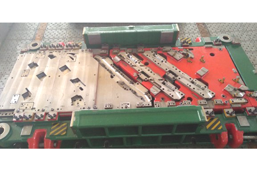 鑄鋼級進(jìn)模具