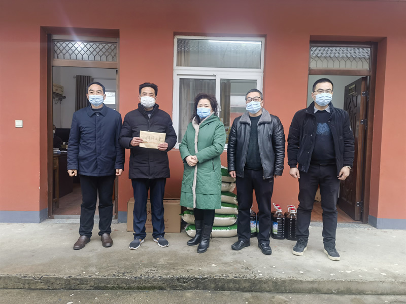 党支部书记胡兰看望慰问敬老院孤寡老人