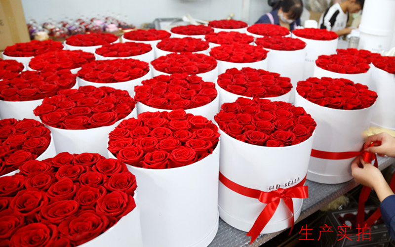 Assembly of preserved rose gift boxes in factory packaging line