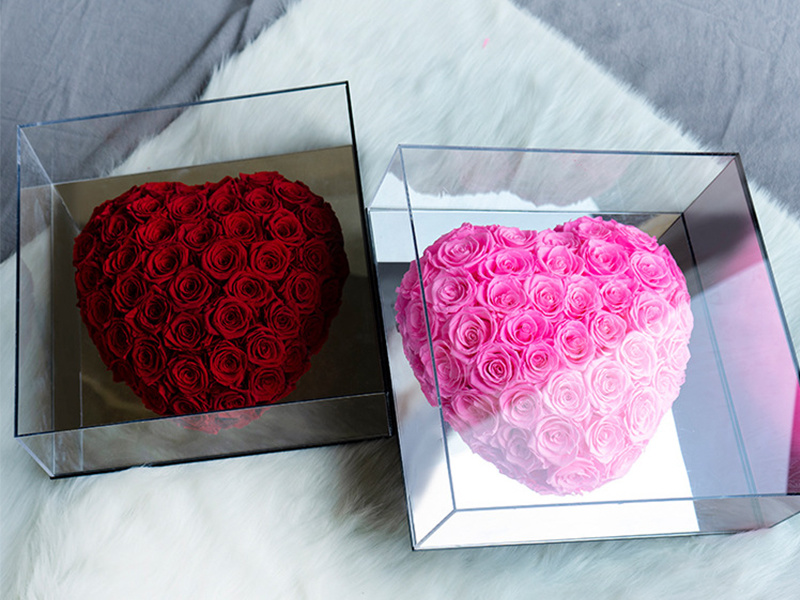 Heart-shaped acrylic rose bucket for Valentine's Day gifts