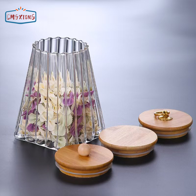 Modern luxury-designed borosilicate glass food containers, high-capacity airtight kitchen jars with wooden lids—perfect for heating in the kitchen.