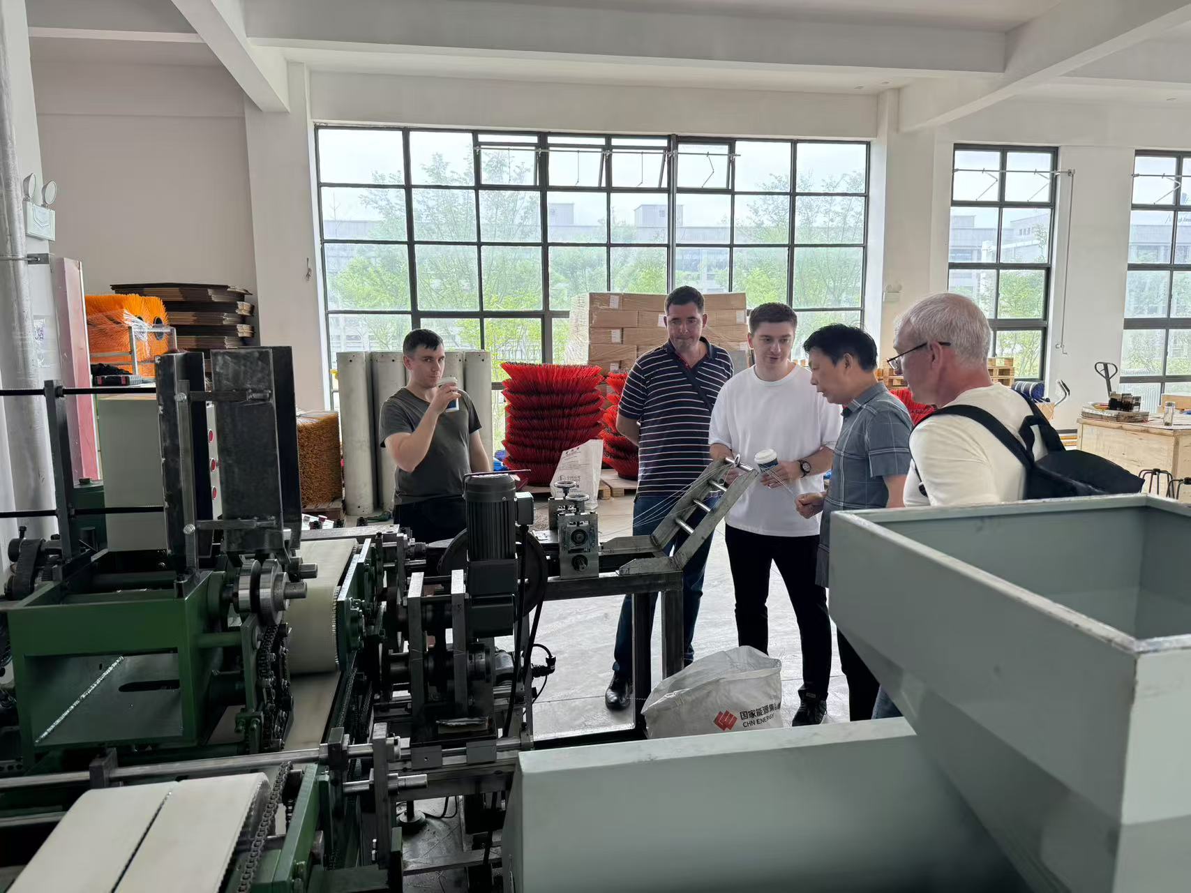 Anhui World Brush Welcomes International Partners for Machine Inspection and Training