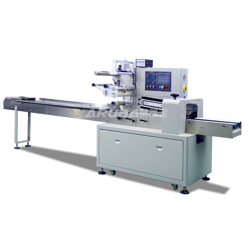 Fully automatic packaging machine for products with trays