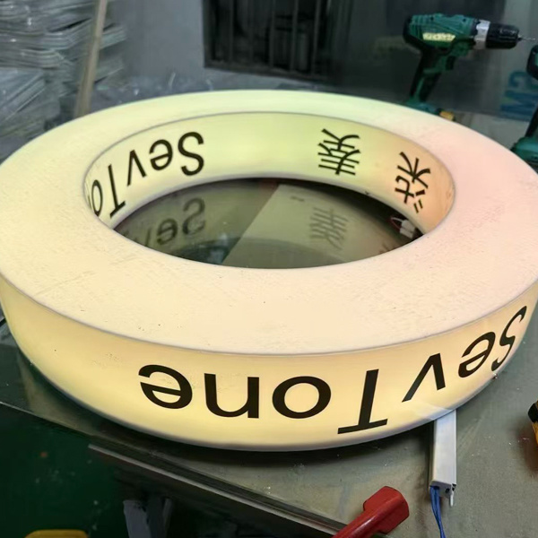 Acrylic plates for light boxes