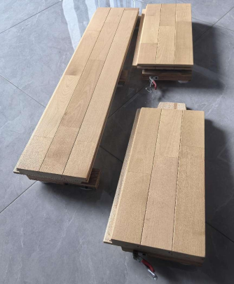 Solid wood multi-layer sports floor with wood surface printing