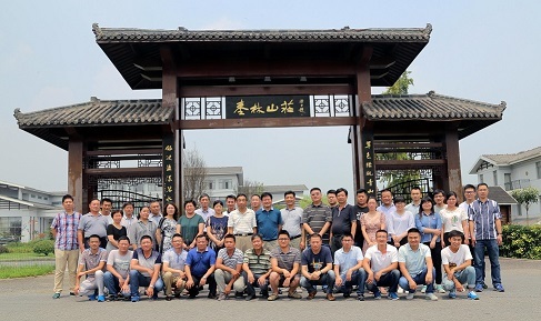 公司召开半年度工作会议
