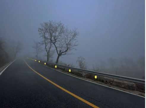 Low-position guidance  lights:protecting  driving safety in multiple  scenarios Low-position guidance  lights:protecting  driving safety in multiple  scenarios