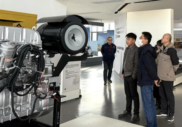 Oilfield industry clients visited Sainty Technology and Cornwall Holdings, experiencing the charm of methanol power manufacturing
