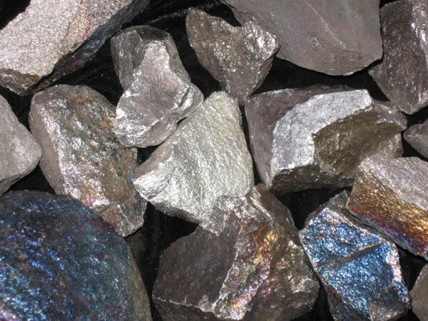 Is iron ore a metal material?