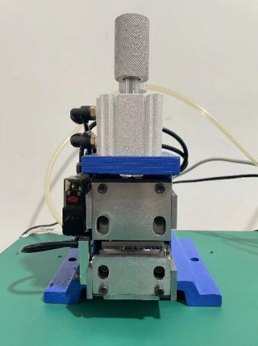 Pneumatic stripping equipment