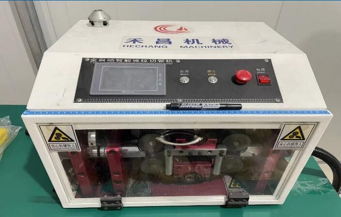 Automatic computer bellows cutting equipment