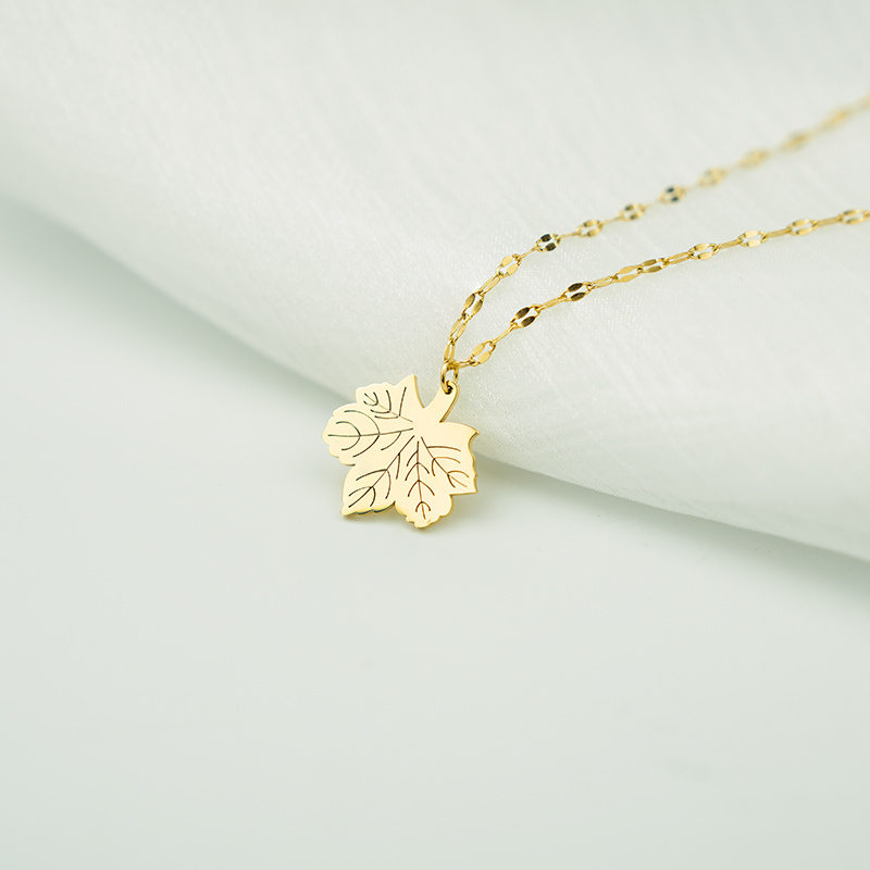 Maple pendant necklace