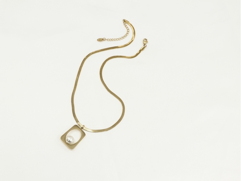 Gold plated pendant necklace