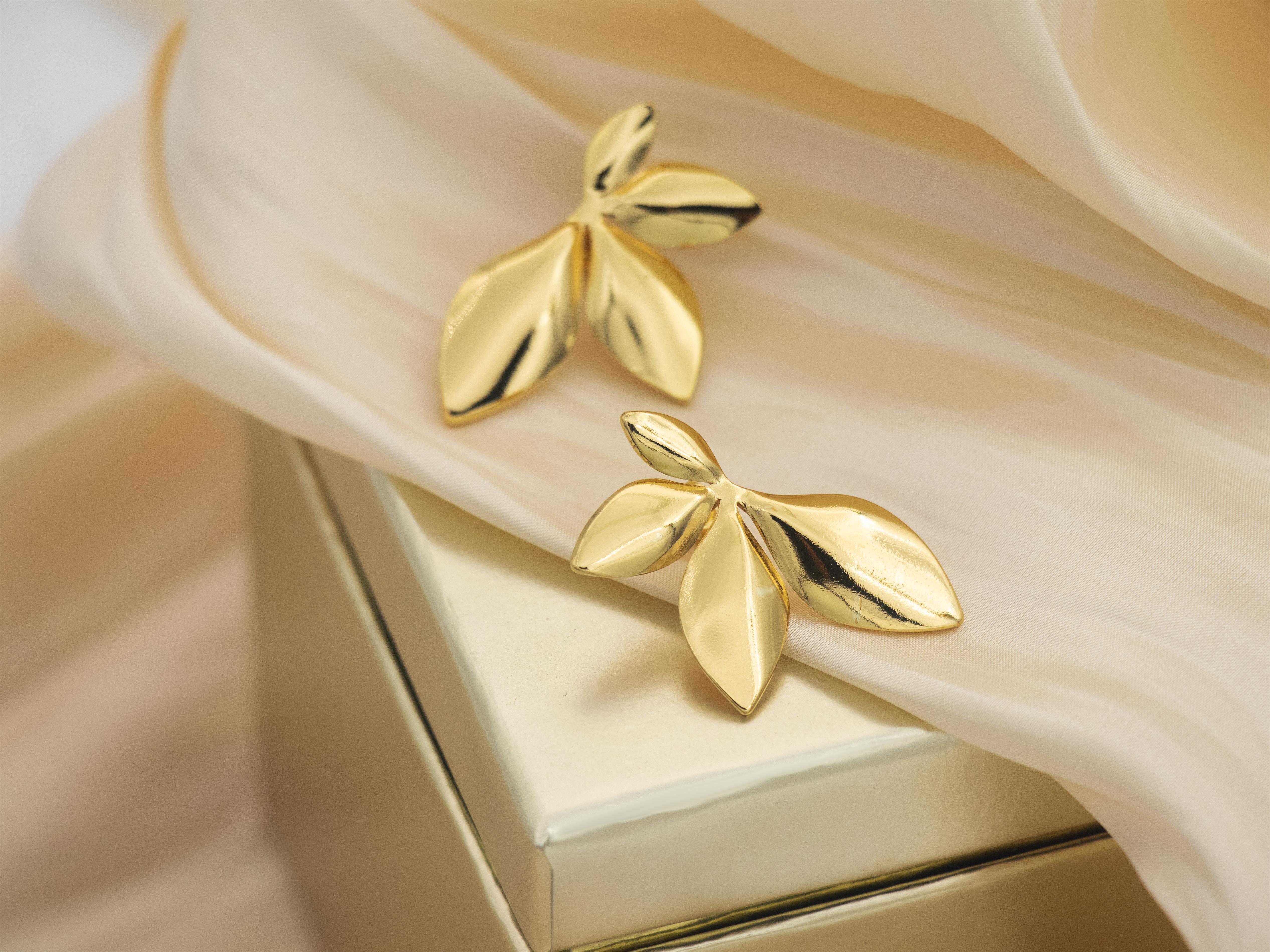18K Gold Irregular Flower leaf Earrings