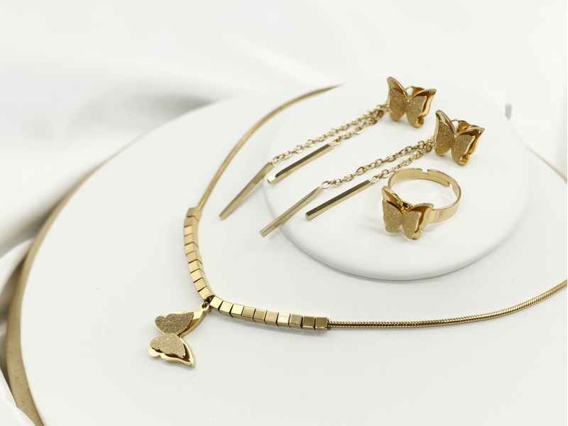 Unveiling the Allure of Gold Plated Personalised Necklaces: A Timeless Accessory