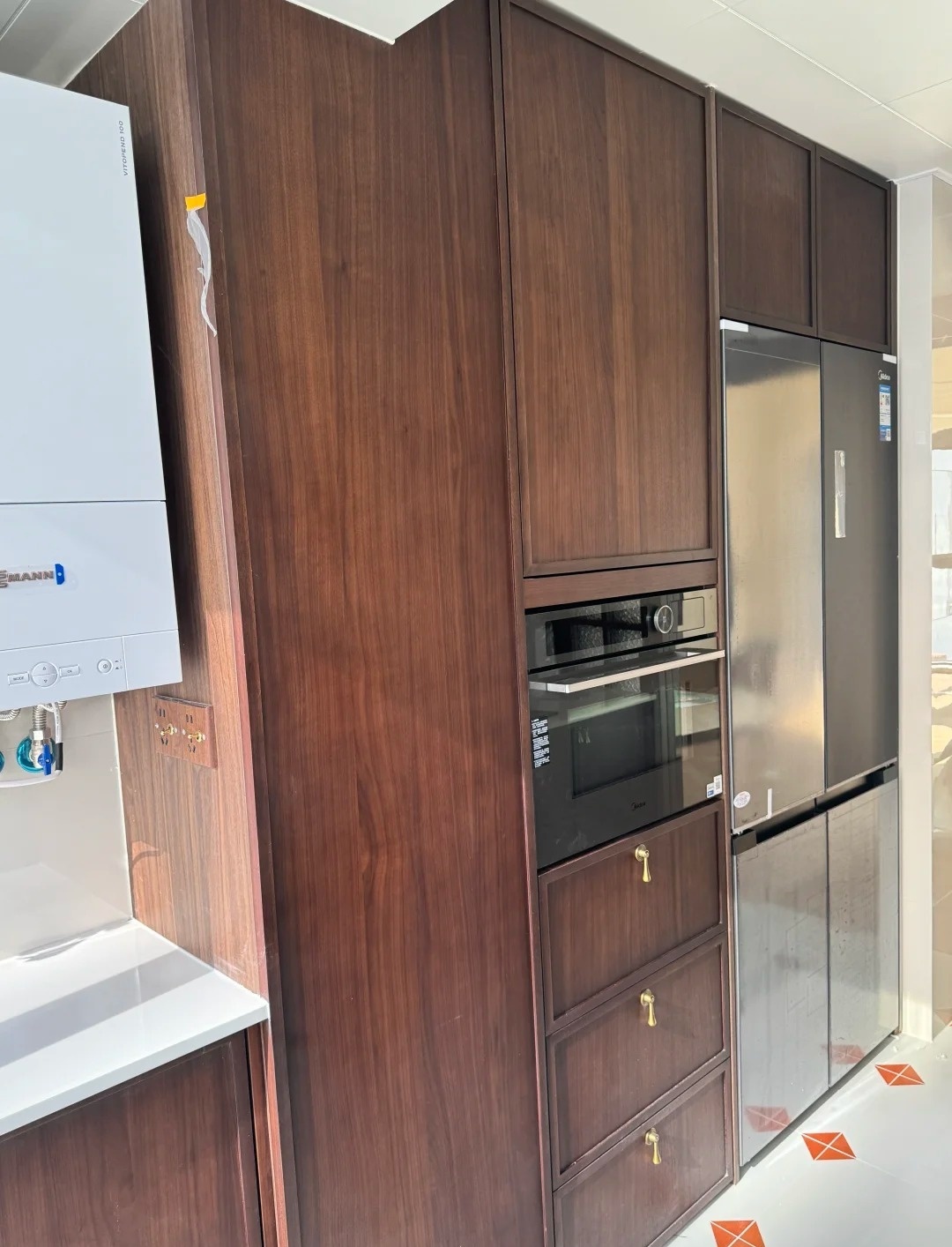 wood veneer kitchen tall cabinet(1746687516529).jpg