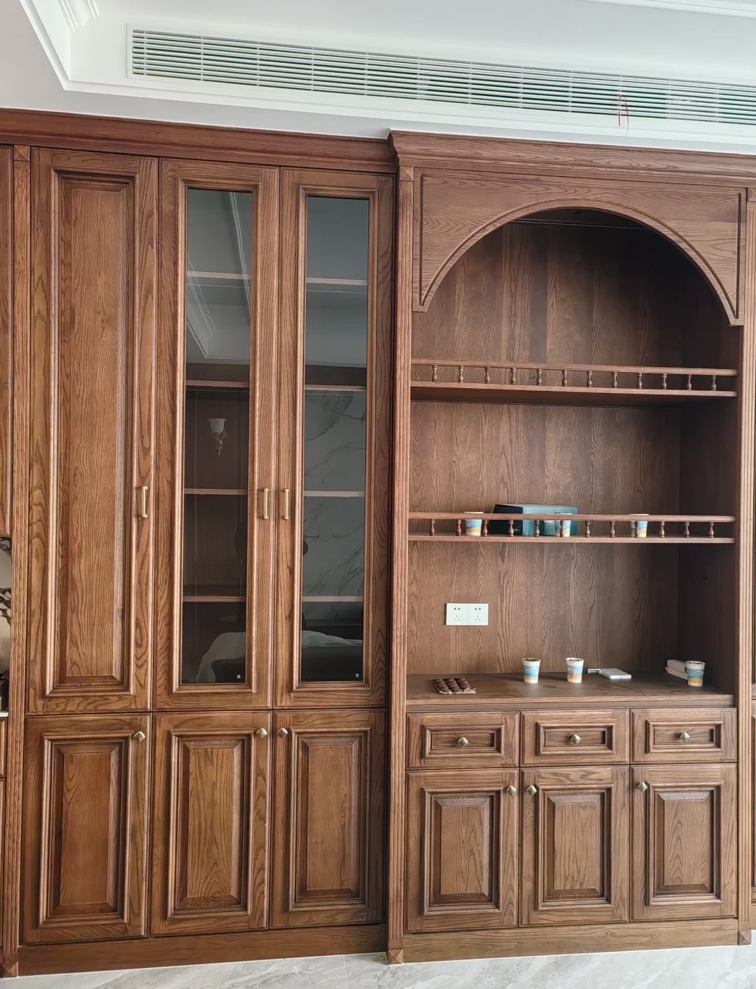 solid wood kitchen cabinet with half arc shape door(1746687504597).jpg