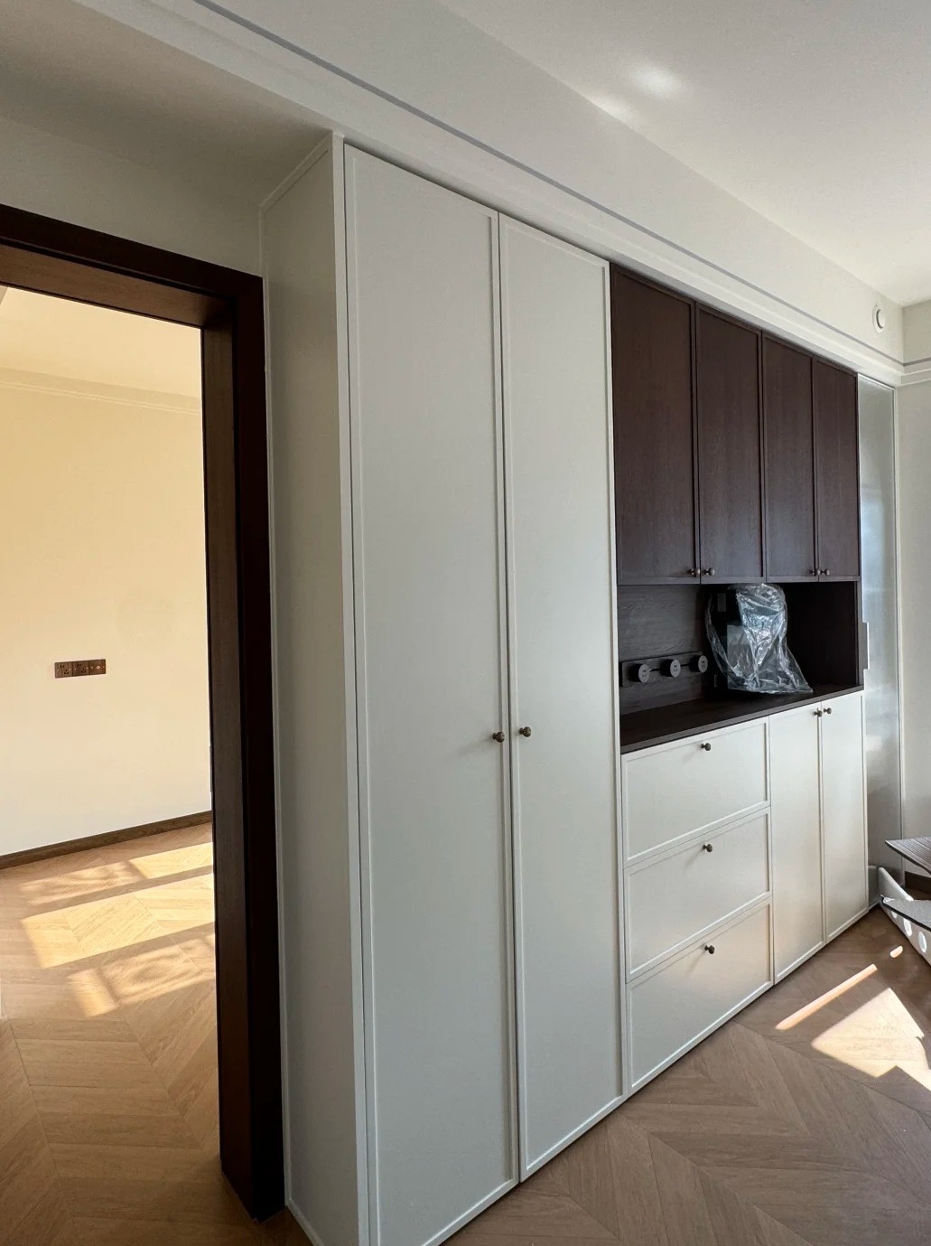 white slim shaker door panel storage cabinet(1746687515935).jpg