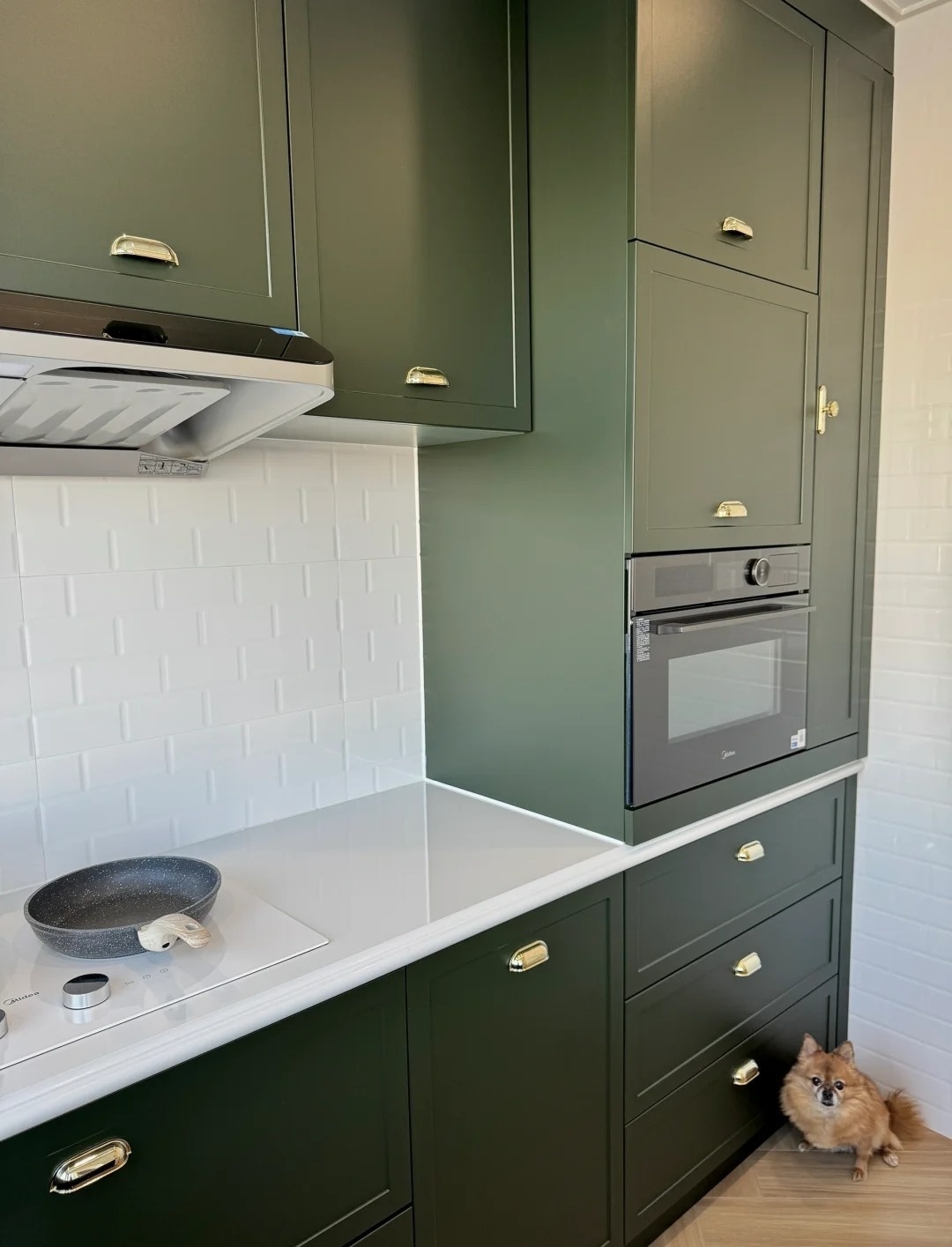 white and green kitchen cabinet(1746687373631).jpg