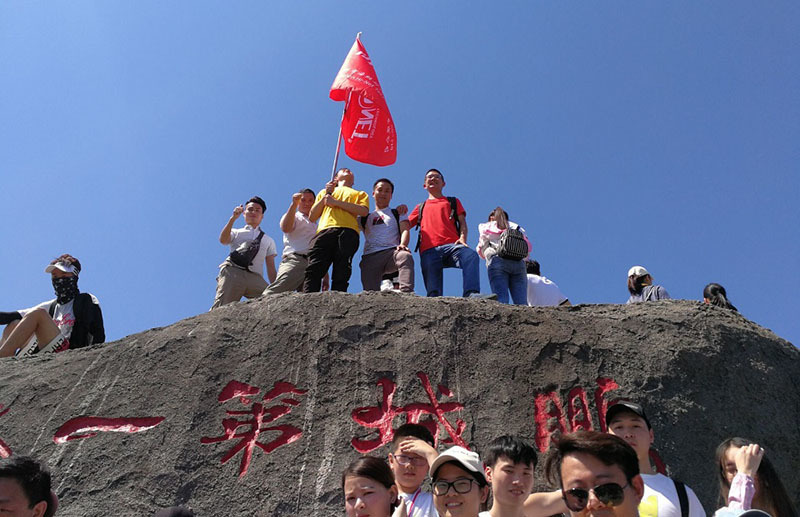 The Mid-Autumn Festival Climb Top Mountain Activity