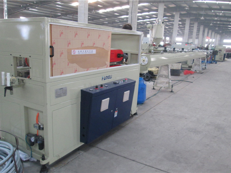 Smooth surface hose machine