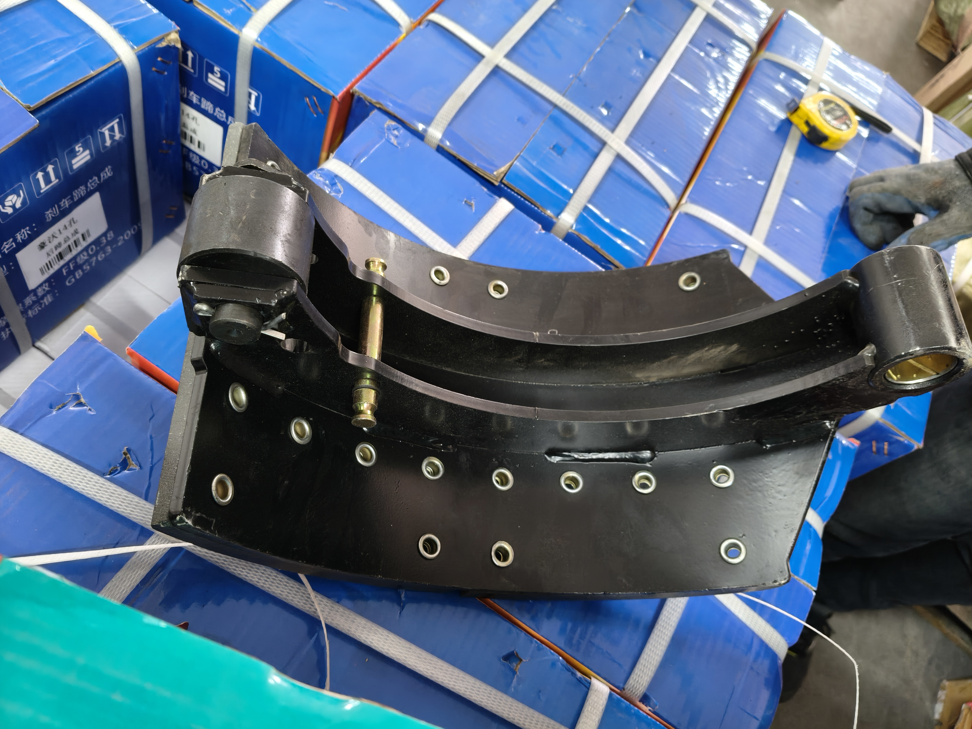 Brake Shoe Assembly 12 Holes Manqiao