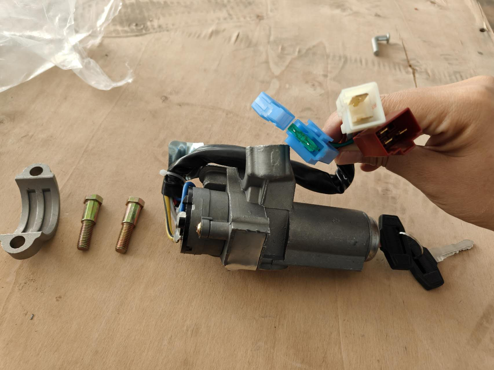 3704010-D816 Ignition Switch