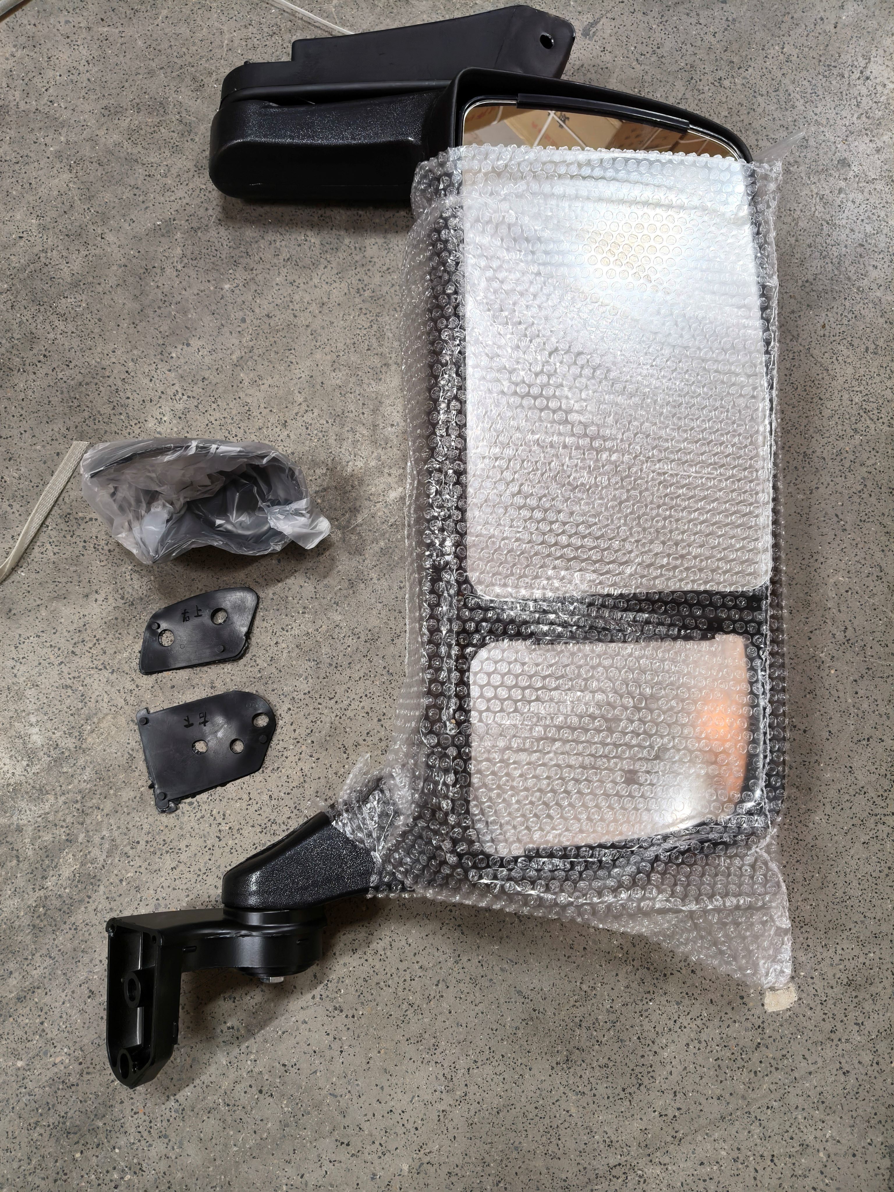 Rearview mirror assembly left and right after liberation