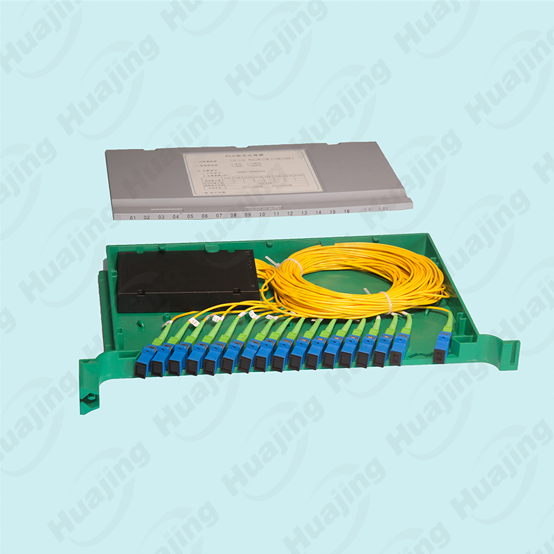 Integrated splitter tray
