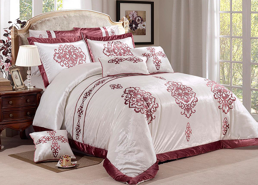 Hand vs. machine embroidery: how to tell the difference?