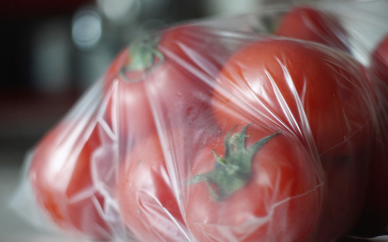 What is the difference in oil resistance of food plastic bags with different materials?